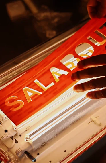 SALABO 사인 제작 현장